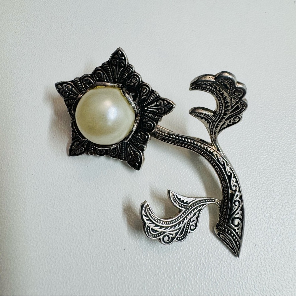 Vintage Floral Pearl-Inspired Brooch Pin - Intricate Etched Silver Tone Design